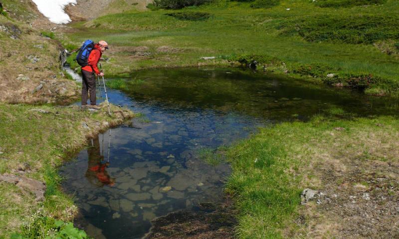 Auf dem Weg zur Kaltenberghütte passiert man mehrere kleine Seen; typisch für Urgesteinsgebirge.