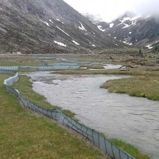 Noch schlängelt sich der Längentalbach durch grüne Niedermoore, Foto: Michael Reischer